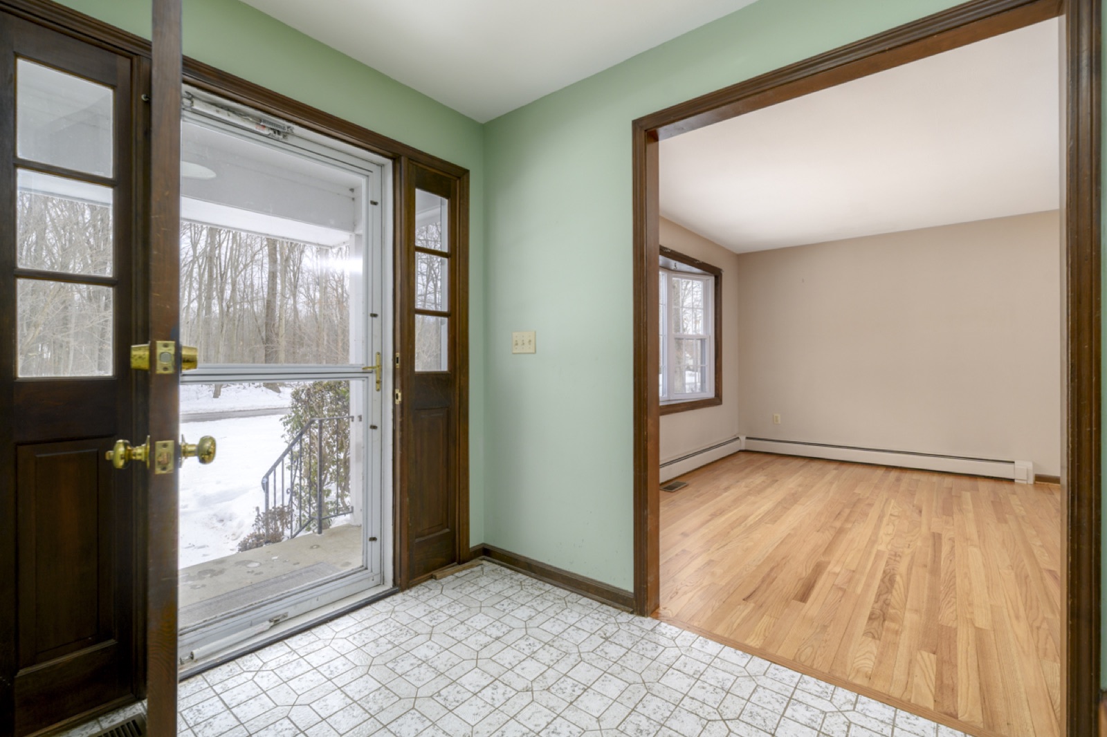 Empty Naugatuck CT foyer before virtual staging